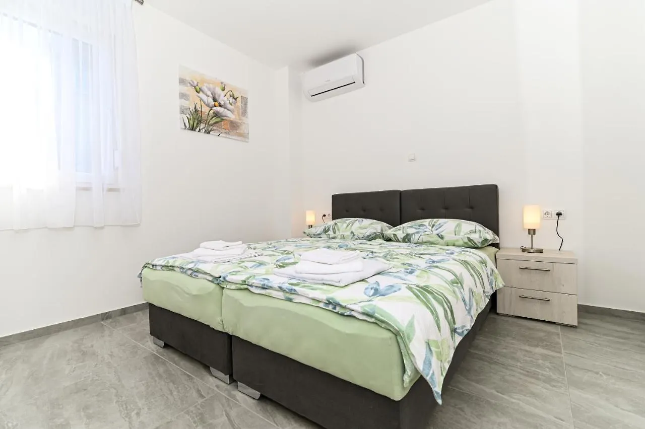 Luxury Apartment With Swimming Pool Ana Trogir 0*,