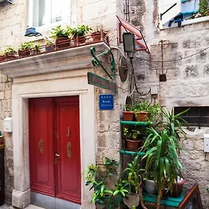 Apartment & Room Ursa Traù